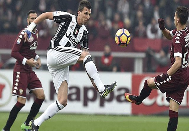 La Juventus remonta en el derby de Turin