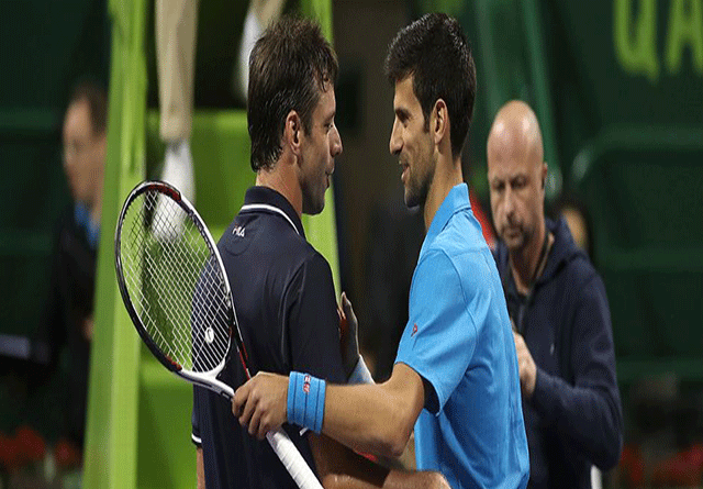 Novak Djokovic avanza fácil en Doha