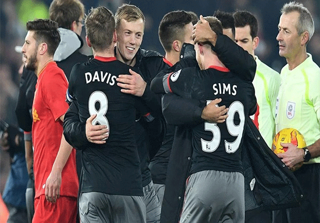 Southampton se clasifica a la final de la copa de la liga inglesa