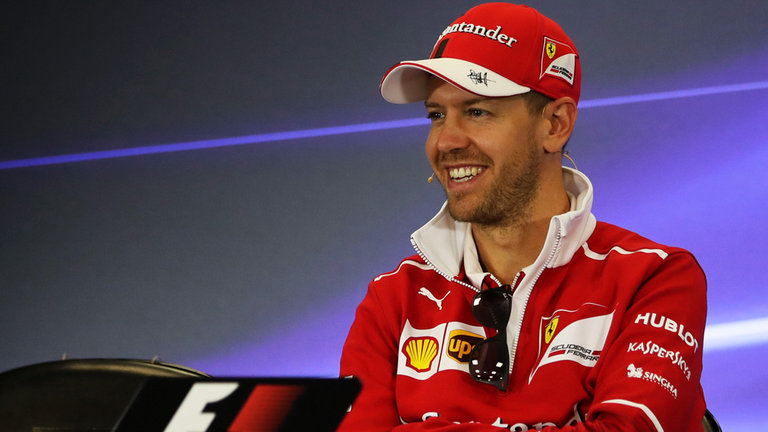 Sebastian Vettel advierte a Hamilton