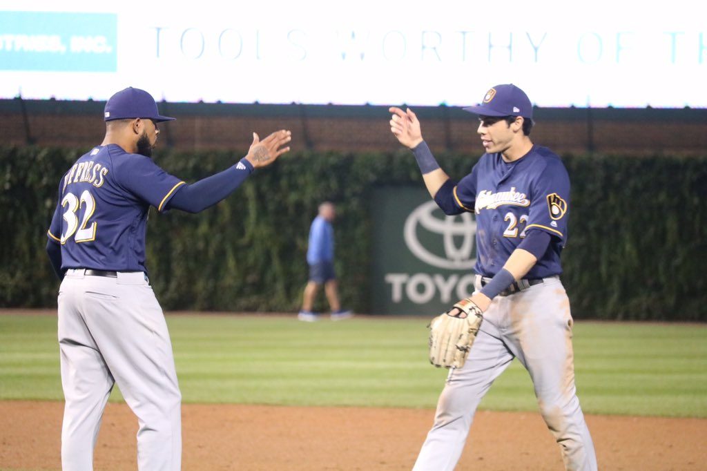 Cerveceros de Milwaukee derrotan a Cachorros de Chicagos