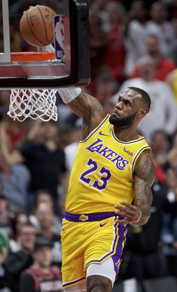 Blazers arruinan debut de LeBron James con victoria sobre Lakers de Los Ángeles