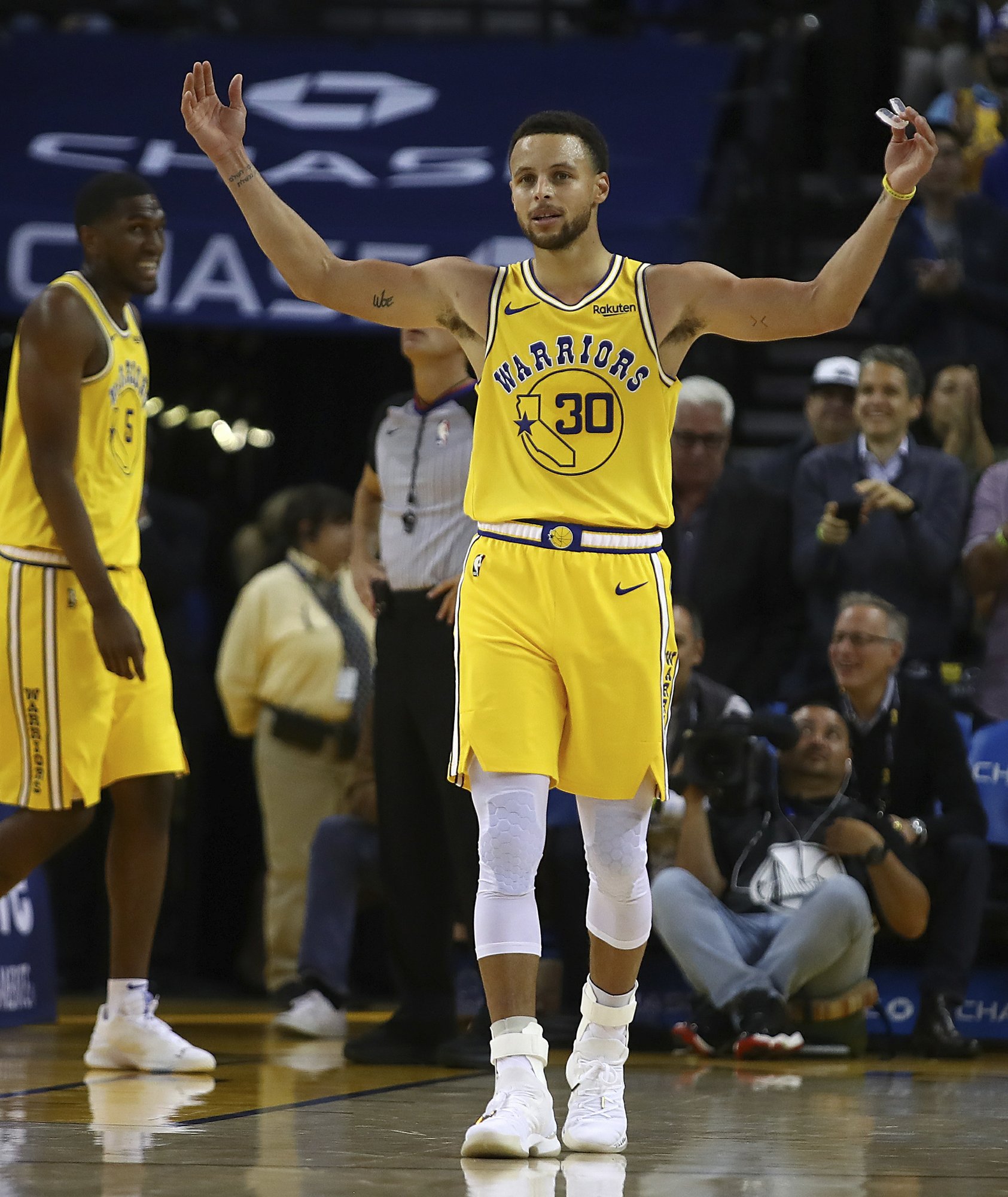 Stephen Curry anota 51 puntos en victoria de Warriors sobre Wizards