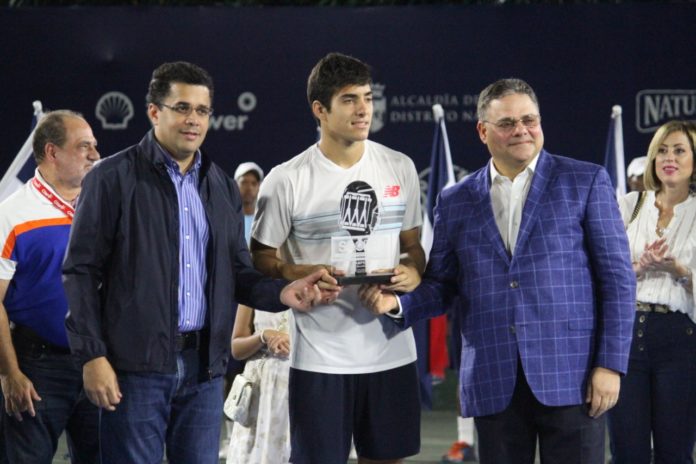 Tenista chileno Christian Garín campeón del Santo Domingo Open 2018