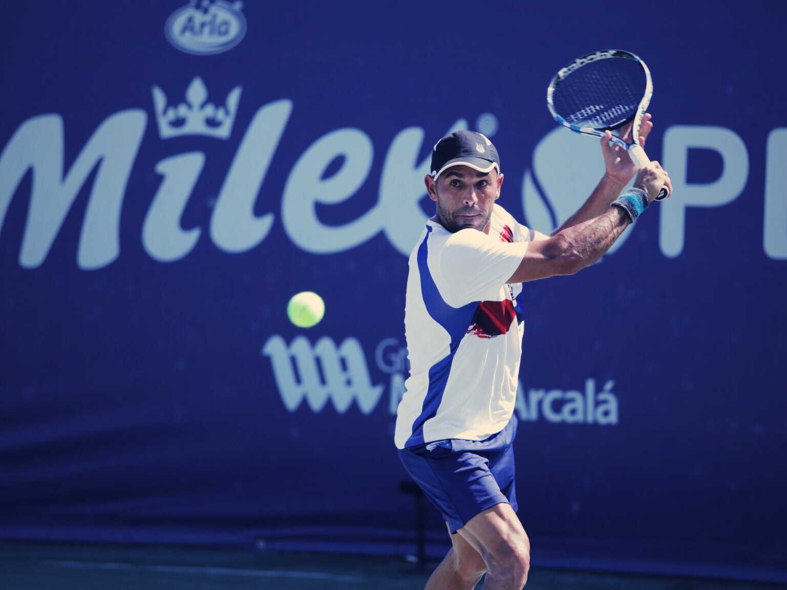 Tenista Víctor Estrella jugará semifinales de dobles en Santo Domingo Open