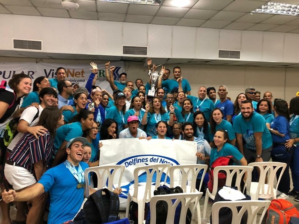 Delfines del Naco se coronan campeones del Invitacional Internacional de Natación Master