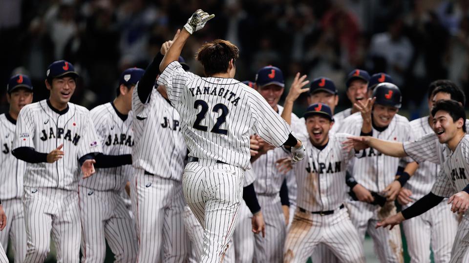Dominicanos Juan José Soto, Carlos Santana y Amed Rosario conectan jonrones en la derrota de MLB ante Japón