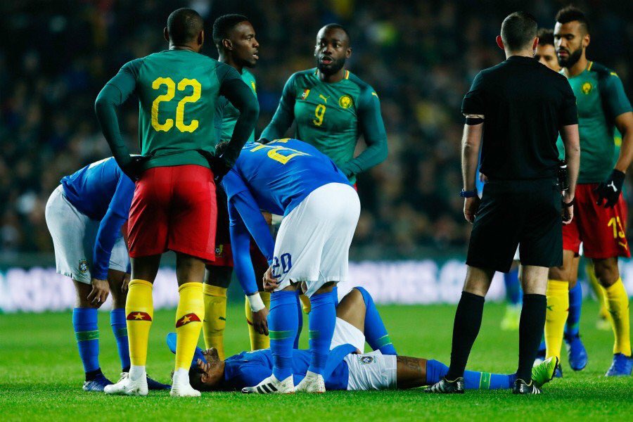 Futbolista Neymar se retira partido amistoso contra Camerún por lesión