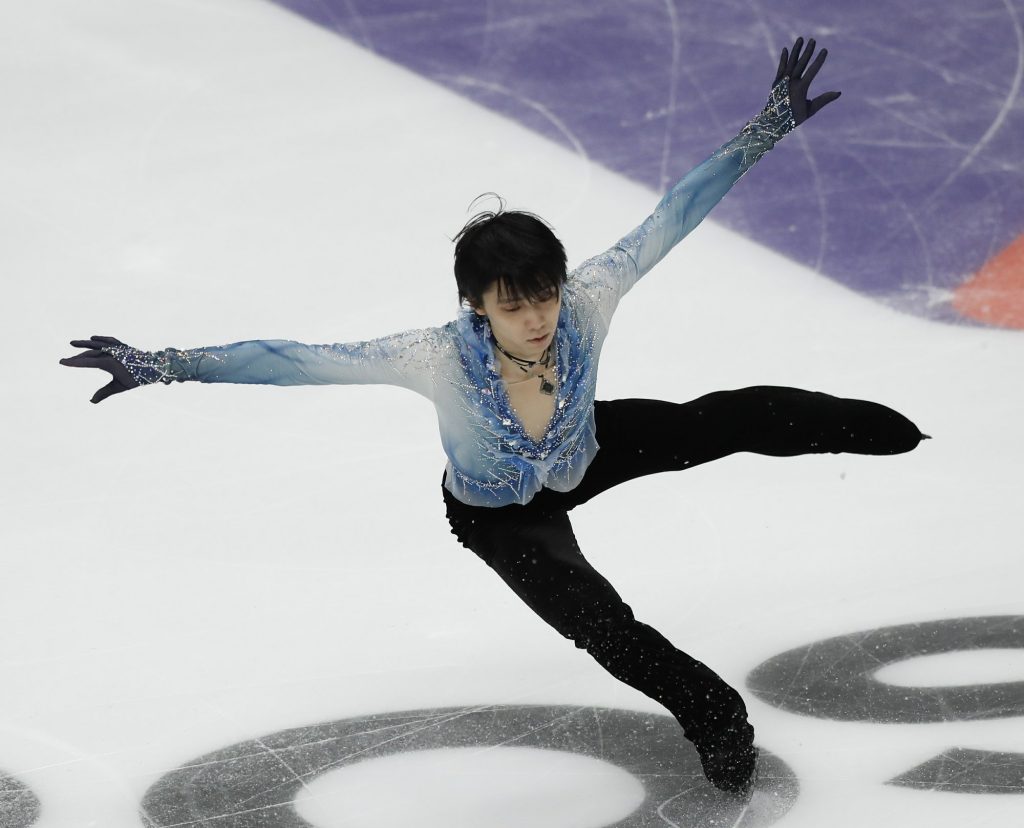 Patinador artístico Yuzuru Hanyu lidera programa corto de Copa Rostelecom en Moscú