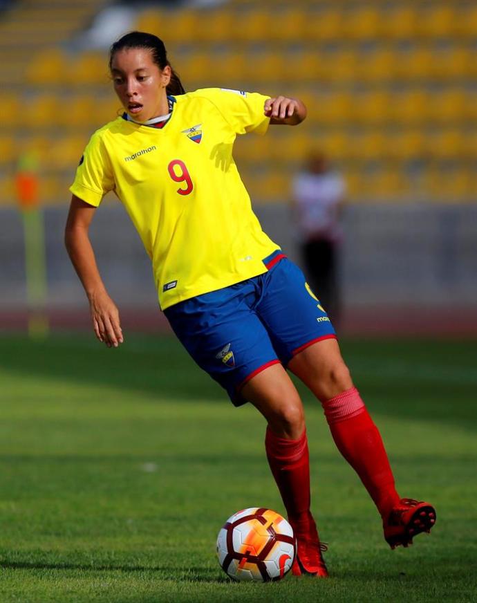 Futbolista ecuatoriana Giannina Lattanzio firma con el Joventut Almassora