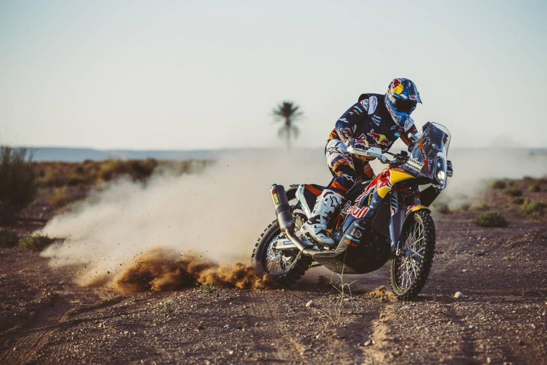 Sam Sunderland arrebata a De Soultrait la quinta etapa del Dakar en motos