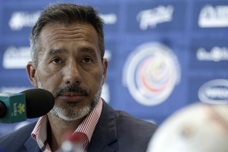 Selección de Costa Rica viaja a Estados Unidos para el debut del entrenador Gustavo Matosas