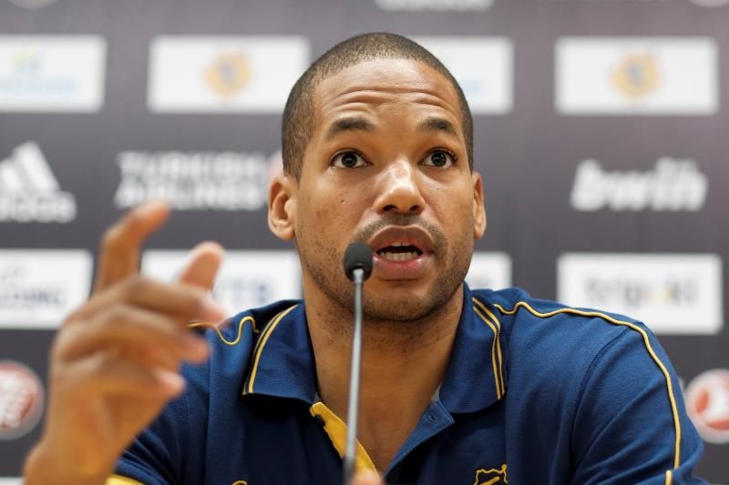 Dominicano Eulis Báez le preocupa que su equipo “se acostumbre” a la mala racha