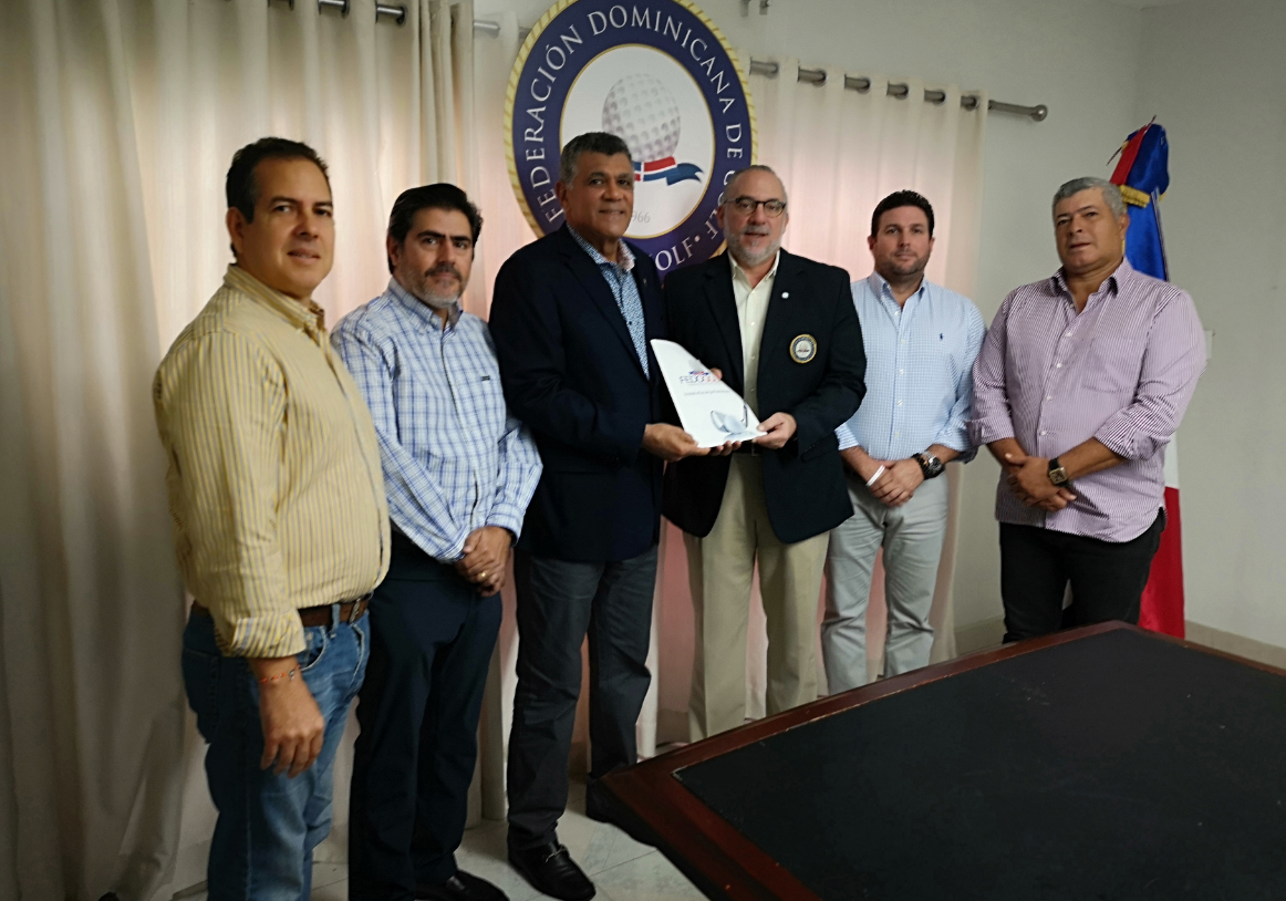 Posesionan a Carlos Elmudesi como presidente de Federación Dominicana de Golf