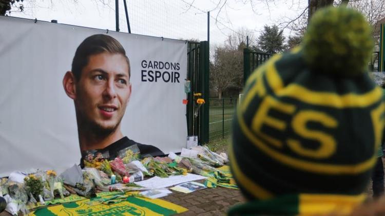 Hallazgo de restos de un avión relanza la búsqueda del futbolista Emiliano Sala
