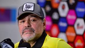 Internan a Diego Maradona por sangrado estomacal en clínica argentina, según la prensa