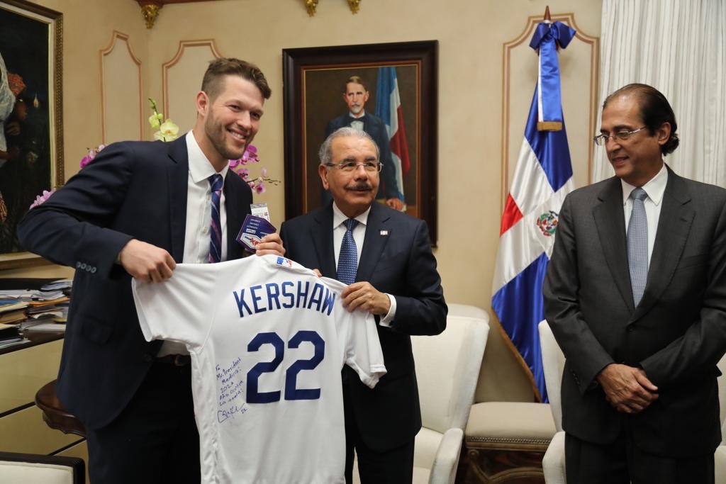 Clayton Kershaw visita al presidente Danilo Medina en el Palacio Nacional