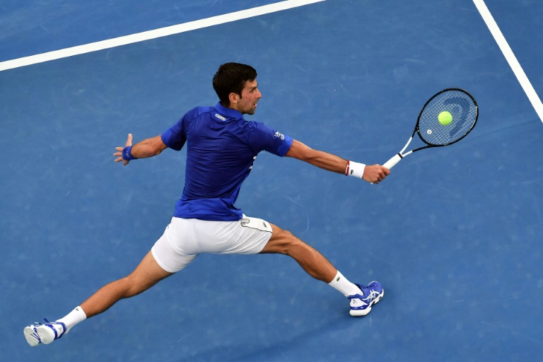 Novak Djokovic comienza su campaña por el récord de títulos en Australia con una fácil victoria