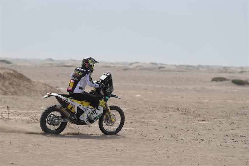 Motociclista Pablo Quintanilla pasa a liderar Dakar en la tercera etapa ganada por De Soultrait
