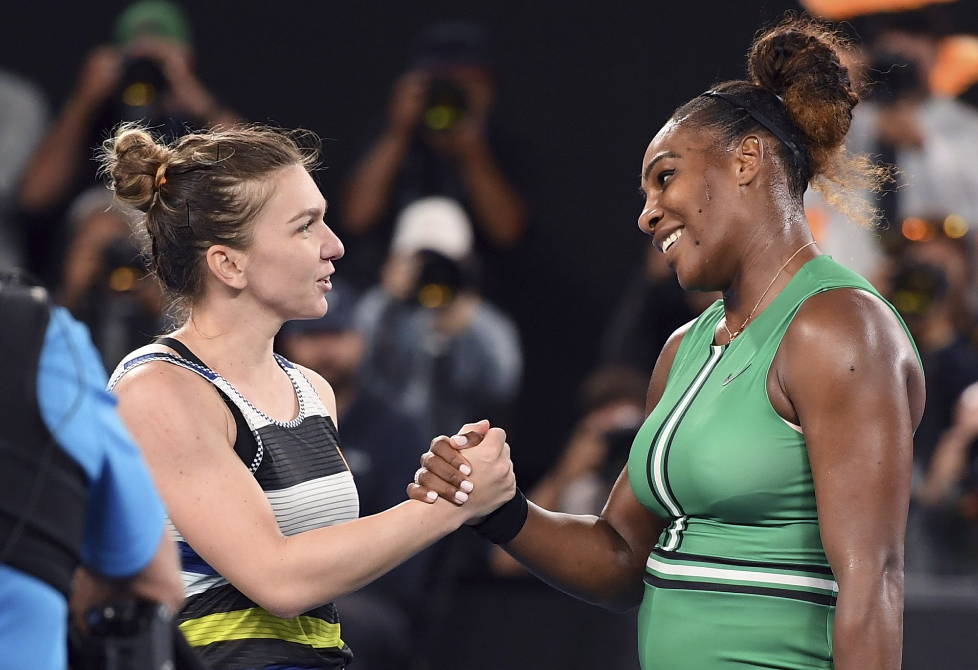 Tenista Serena Williams derrota a Simona Halep en el Abierto de Australia