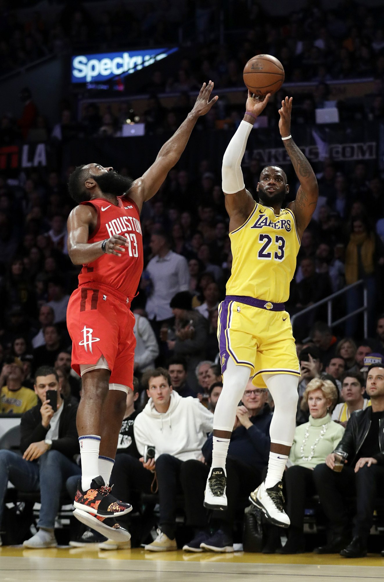 LeBron James guía Lakers de Los Angeles a la victoria sobre los Houston Rockets