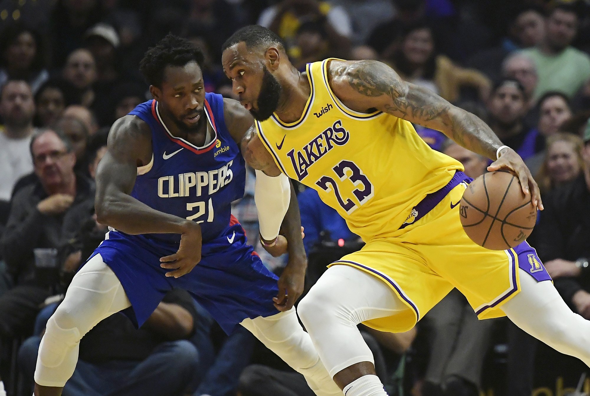 LeBron James regresa a la acción y los Lakers derrotaron a los Clippers