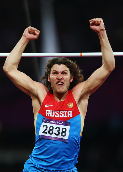 Suspenden a 12 atletas rusos por dopaje; campeón olímpico Ivan Ukhov entre los afectados