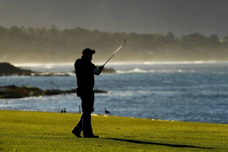 Golfista Phil Mickelson gana por quinta ocasión el torneo de la PGA Pebble Beach