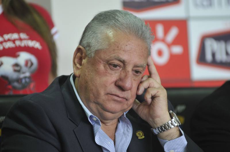 FIFA suspende al expresidente Federación Ecuatoriana Fútbol Luis Chiriboga por soborno