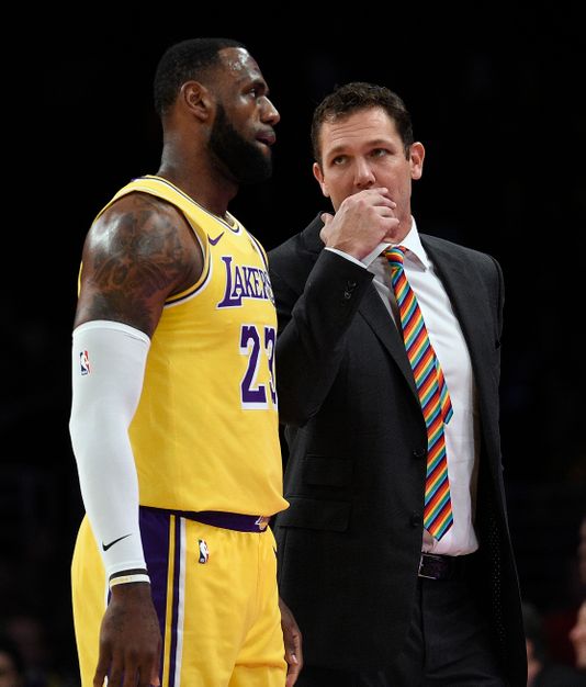 Los Angeles Lakers despiden al entrenador Luke Walton tras decepcionante temporada