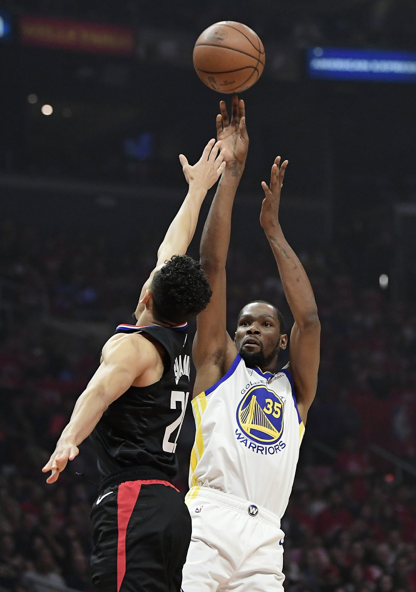 Kevin Durant y Stephen Curry se lucen en victoria de Warriors sobre Clippers en playoffs
