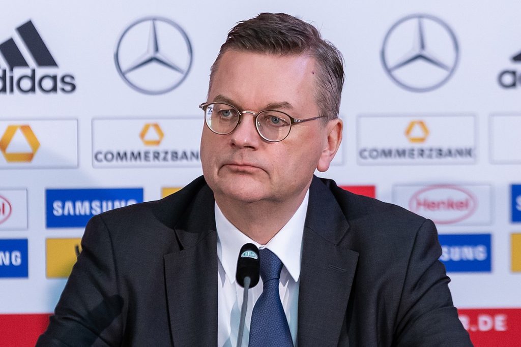 Presidente de la Federación Alemana de Fútbol renuncian por supuestamente recibir pagos indebidos