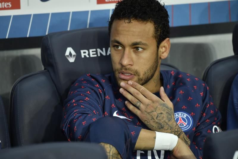 Sancionan con tres partidos a Neymar por agredir en Francia a un fanático