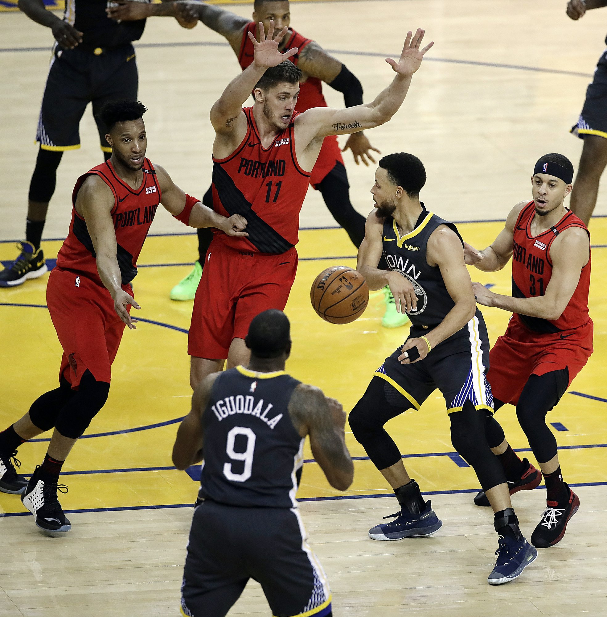 Stephen Curry y Andre Iguodala lideran la victoria de Golden State Warriors sobre