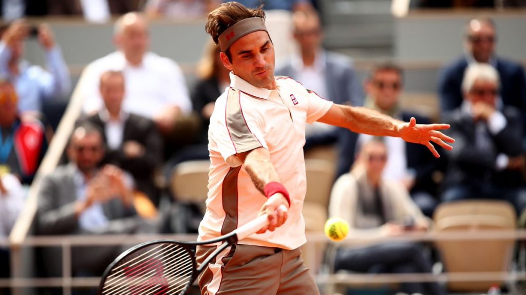 Roger Federer avanza a la tercera ronda en Roland Garros