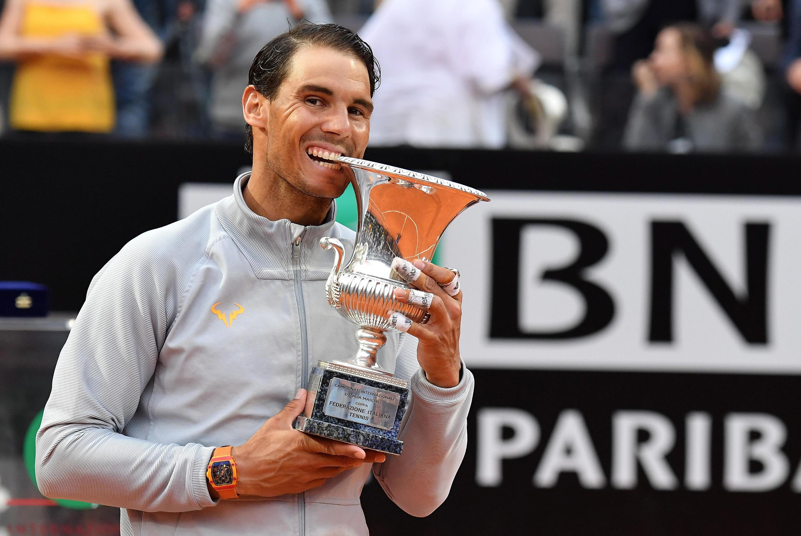 Tenista Rafael Nadal deposita su noveno trofeo de Roma en su museo