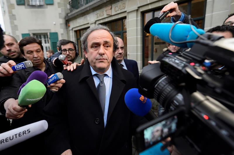 Exftbolista Michel Platini niega en interrogatorio las acusaciones de corrupción en su contra