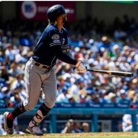 Dominicano Fernando Tatis Jr. pega dos jonrones en el triunfo de Padres sobre Dodgers