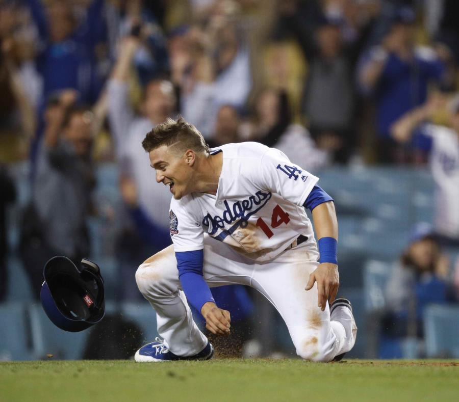 Dodgers descarta fractura en la mano del puertorriqueño Kike Hernández