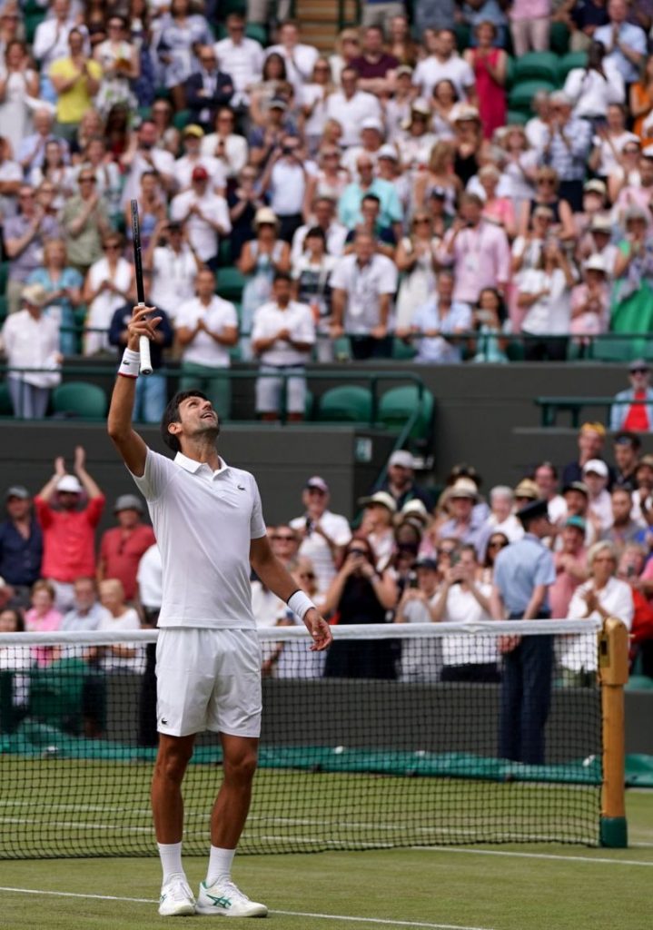 Novak Djokovic avanza a octavos de final en Wimbledon tras vencer a Hubert Hurkacz