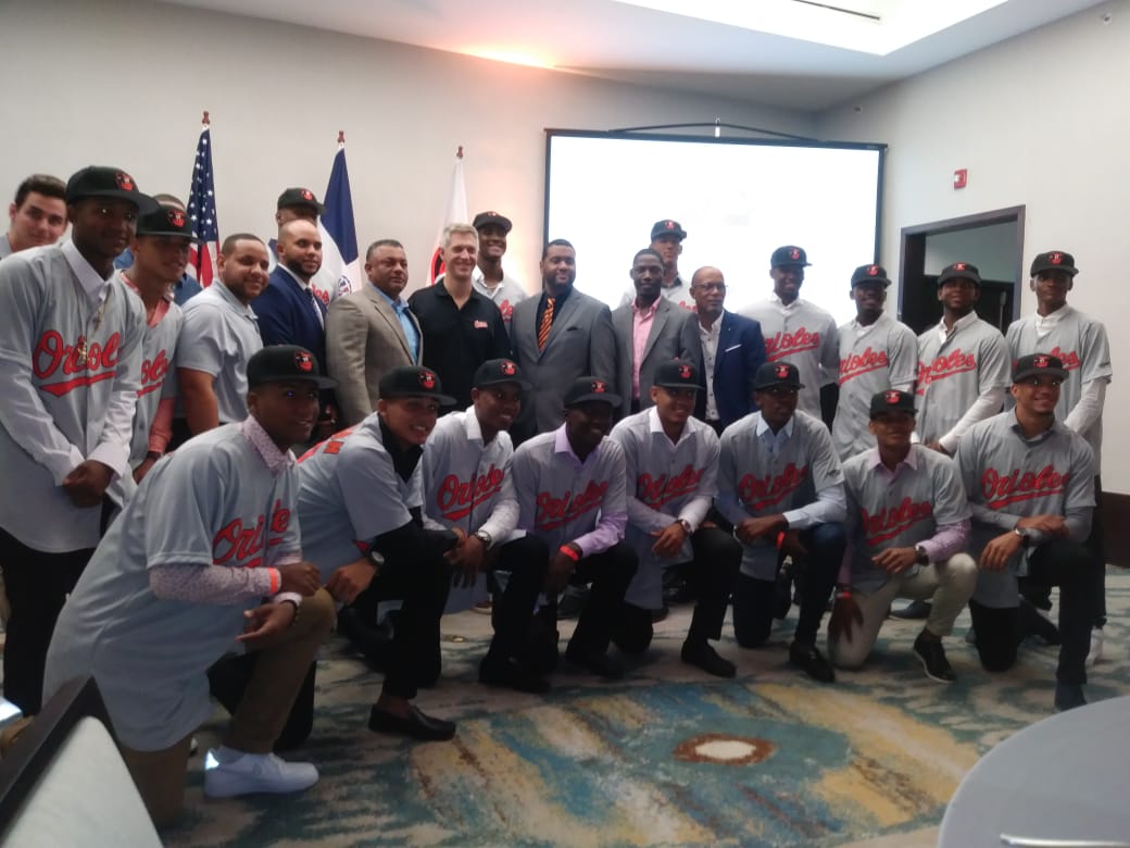 Orioles de Baltimore firman 28 prospectos, 17 de ellos dominicanos