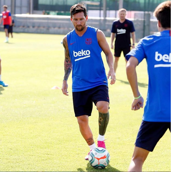 Lionel Messi se lesiona en su primer entrenamiento con el Barcelona; no viajará a Estados Unidos