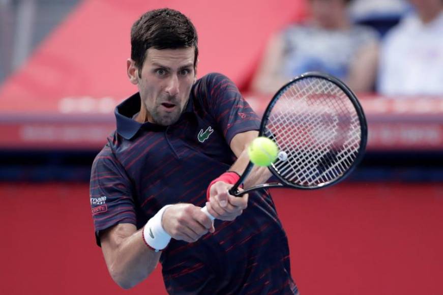 Tenista Novak Djokovic debuta con victoria sobre Denis Shapovalov en Shanghái