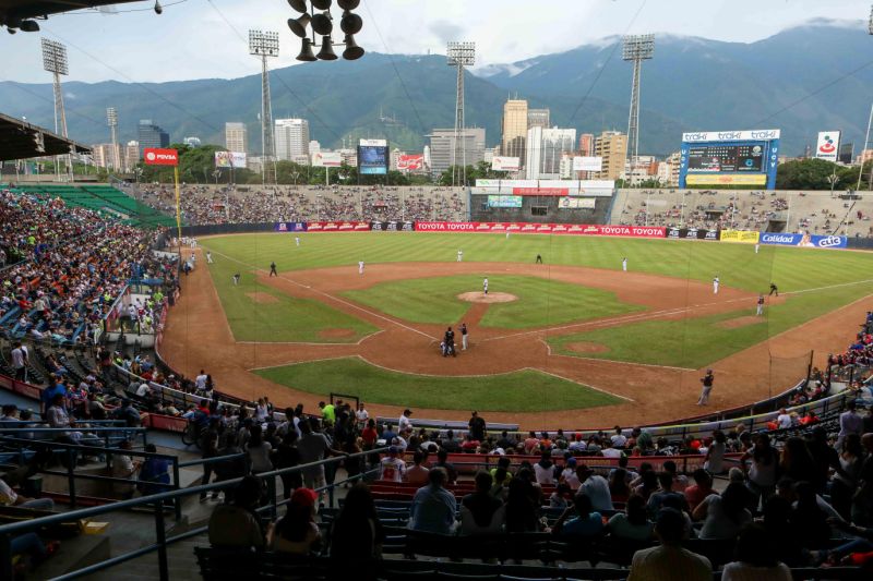 El béisbol venezolano comienza bajo la sombra del veto de las Grandes Ligas