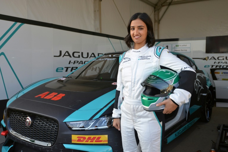 Reema Juffali, primera saudí en participar en su país en una carrera de autos