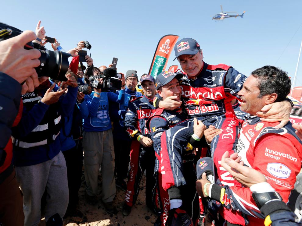 Carlos Sainz tras ganar su tercer Dakar: “Hemos ido a todo gas desde el inicio”