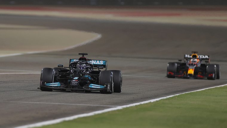 Hamilton gana la batalla a Verstappen en el Gran Premio de Baréin