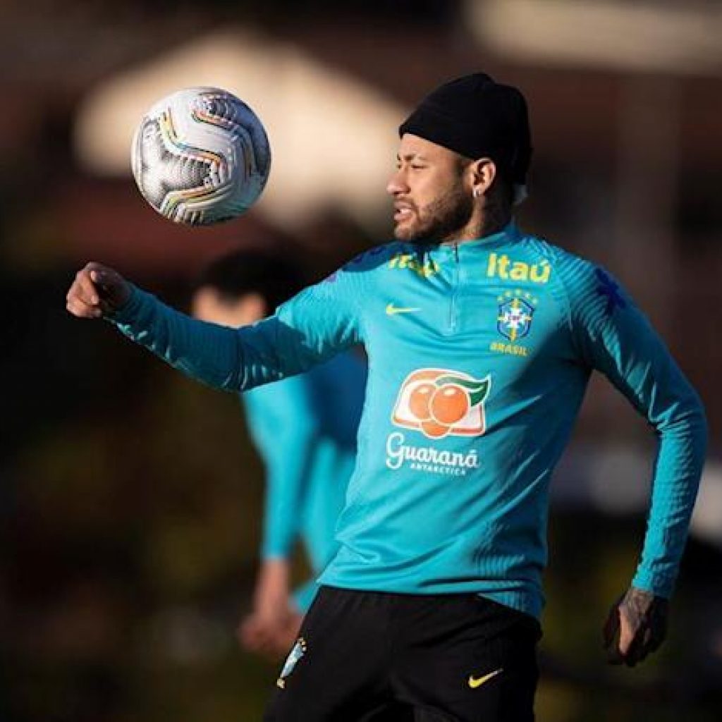   Neymar durante un entrenamiento 
