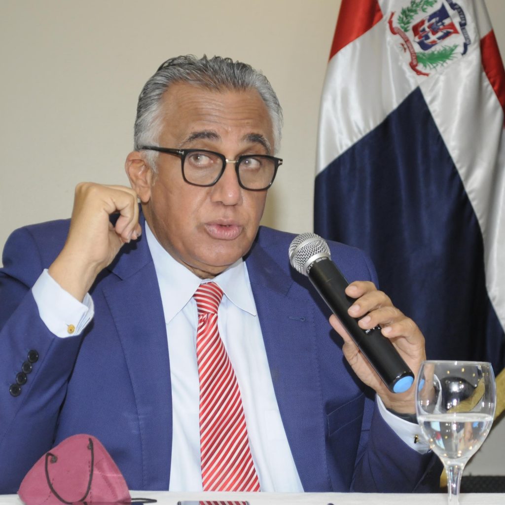 Luis Mejía durante el anuncio del ministro de Deportes 