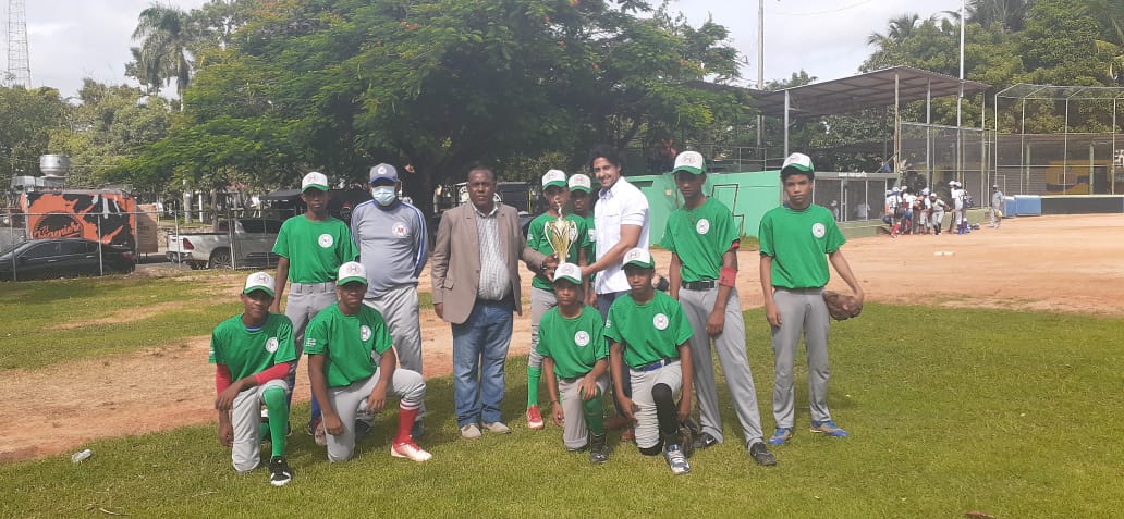 Farmacia GBC premiara atletas destacados que participan en el torneo de la Academia Deportiva Luisito M